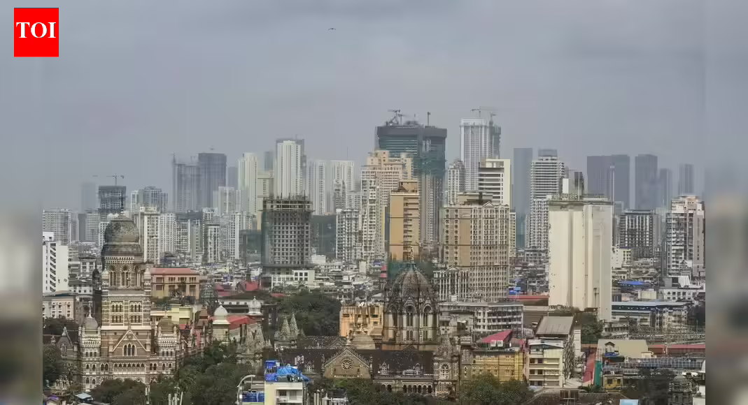 Mumbai weather: Sunny skies, pleasant temperatures; AQI remains poor. mumbai news