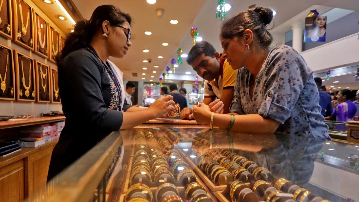 बीते सप्ताह भी सस्ता हुआ सोना-चांदी. (Photo: Reuters)