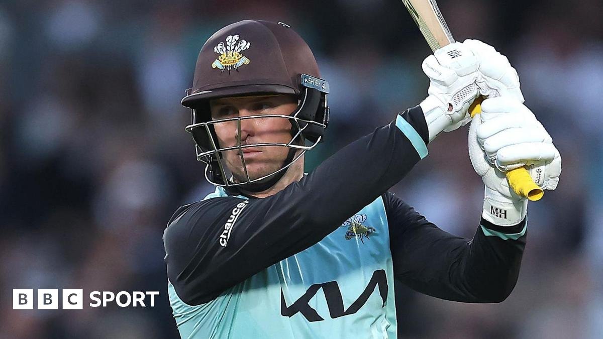Jason Roy swishes his bat next to his left shoulder