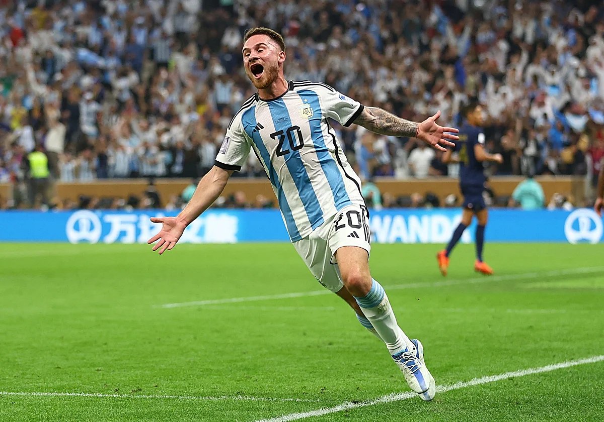 Jugadores de la Selection Argentina Alexis Mac Allister, in Argentina's Sangre with an extra frenzy